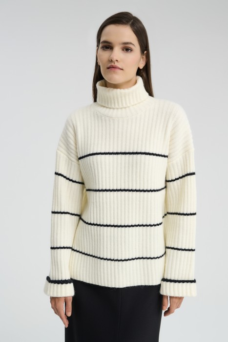 джемпер в полоску от бренда снежная королева вид слева