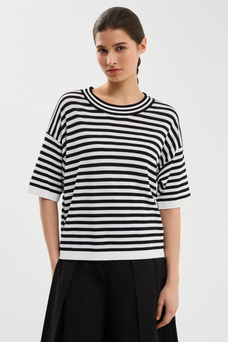 джемпер в полоску от бренда снежная королева вид слева