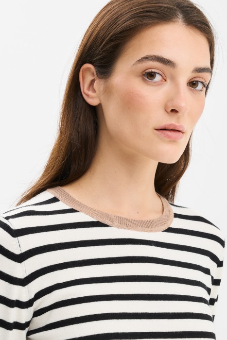 джемпер в полоску от бренда снежная королева вид слева