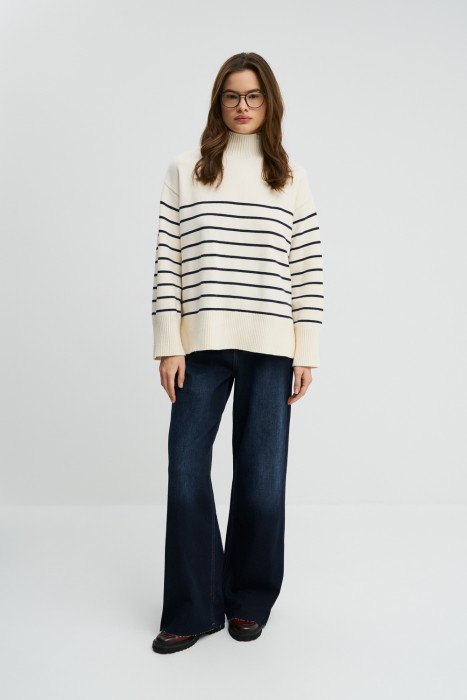 джемпер в полоску от бренда снежная королева вид слева