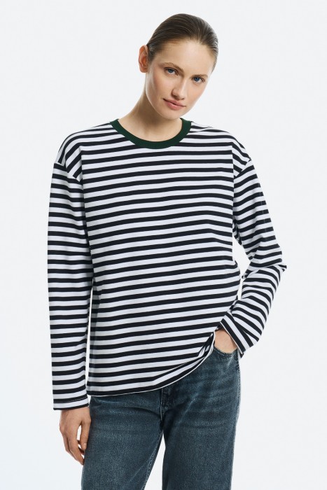 джемпер в полоску от бренда снежная королева вид слева