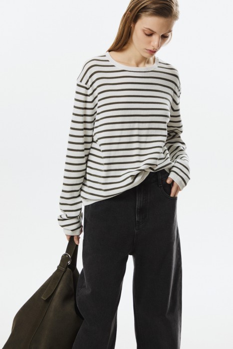 джемпер в полоску от бренда снежная королева вид слева