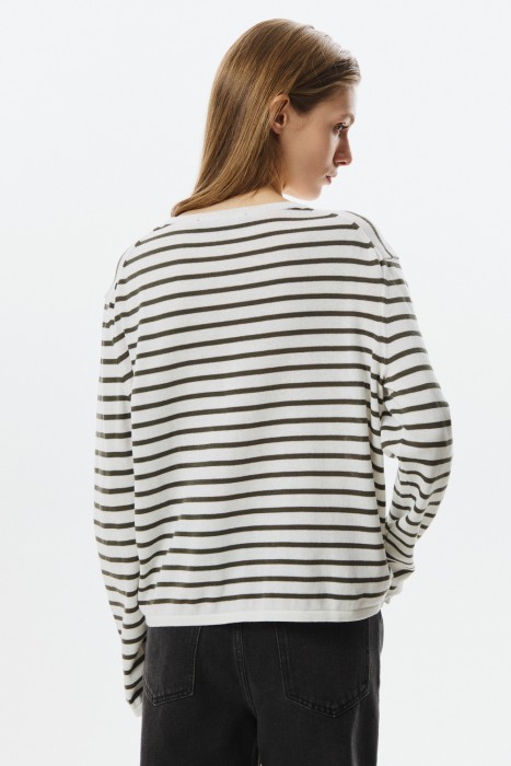 джемпер в полоску по цене 2000 руб вид справа