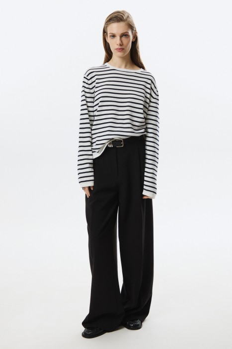 джемпер в полоску от бренда снежная королева вид слева