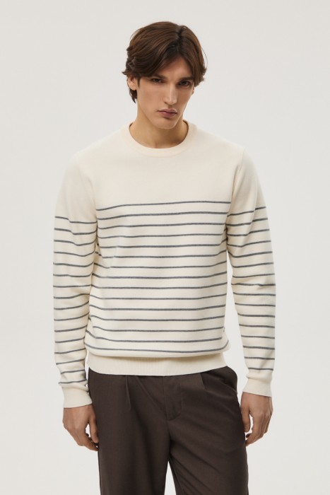 джемпер в полоску от бренда снежная королева вид слева