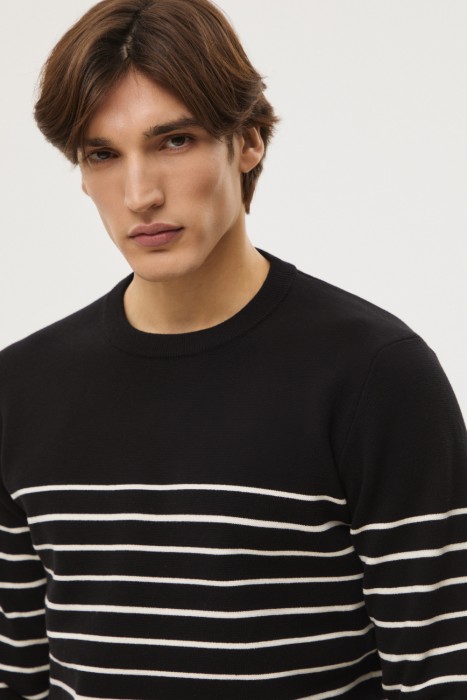 джемпер в полоску от бренда снежная королева вид слева