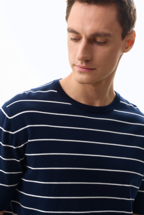 джемпер в полоску по цене 2190 руб вид справа