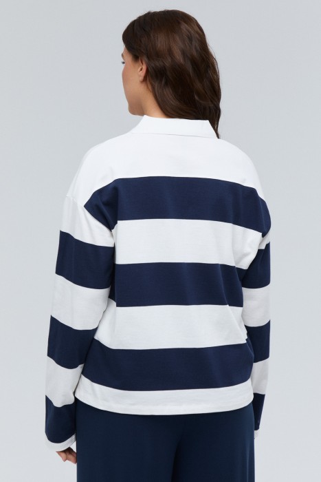 джемпер в полоску от бренда снежная королева вид слева