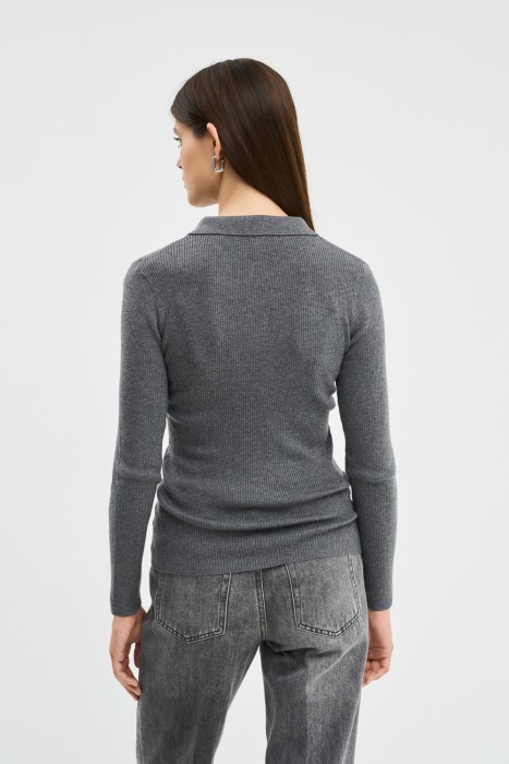 джемпер в рубчик по цене 1620 руб вид справа