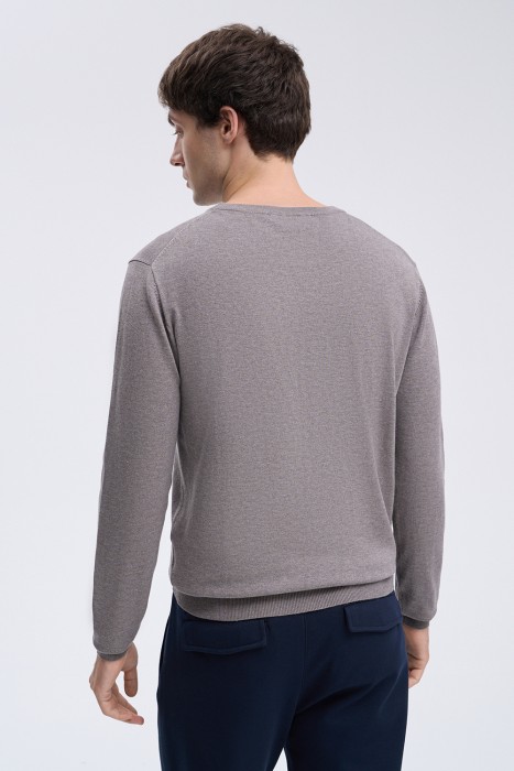 джемпер по цене 960 руб вид справа