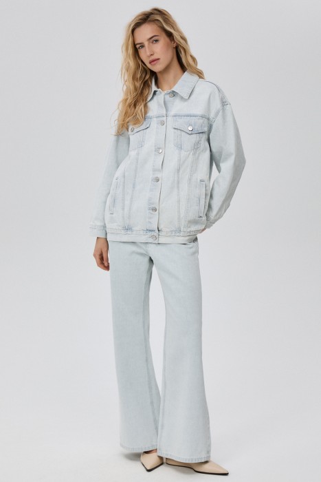 джинсовая куртка от бренда снежная королева вид слева