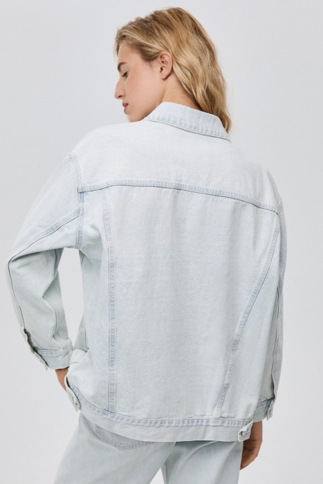 джинсовая куртка по цене 4020 руб вид справа