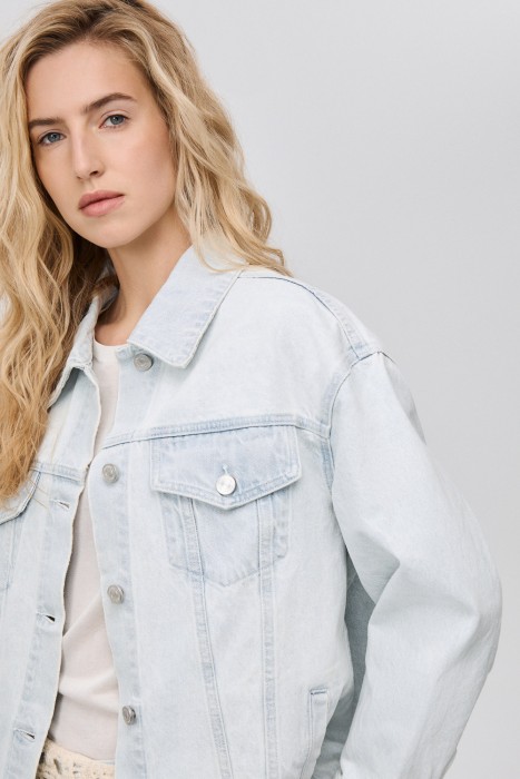 джинсовая куртка из россии вид сбоку