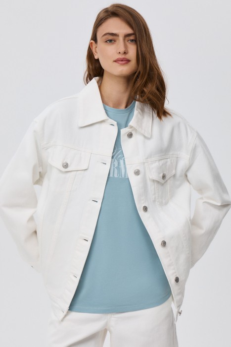 джинсовая куртка от бренда снежная королева вид слева