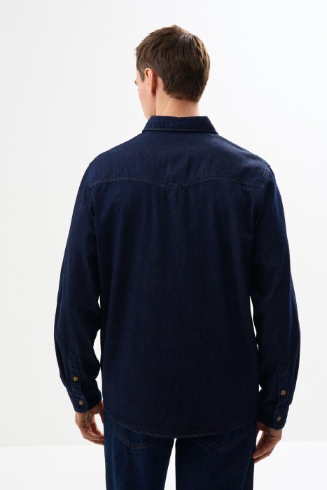 джинсовая рубашка по цене 2660 руб вид справа