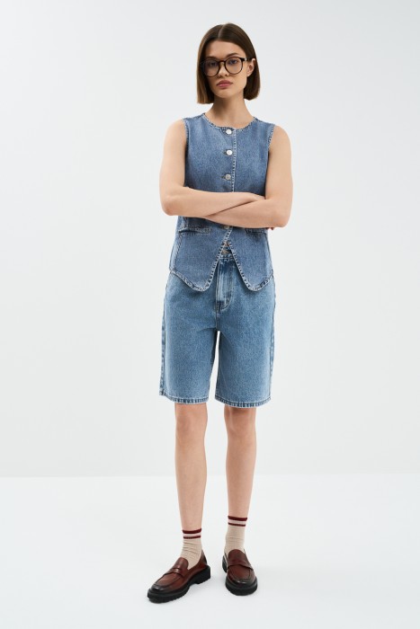 джинсовые шорты от бренда снежная королева вид слева