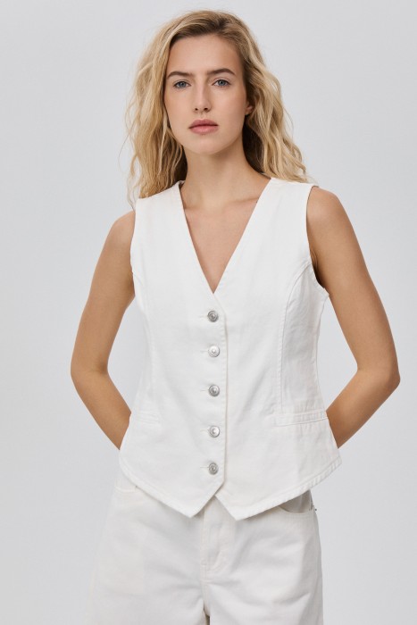 джинсовый жилет от бренда снежная королева вид слева