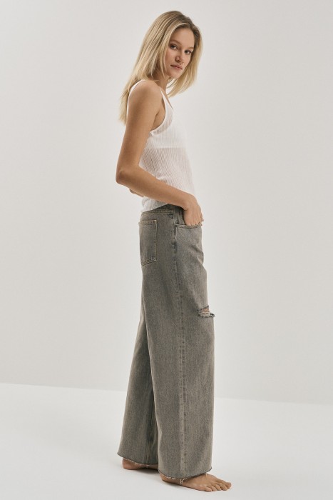 джинсы бойфренд от бренда снежная королева вид слева