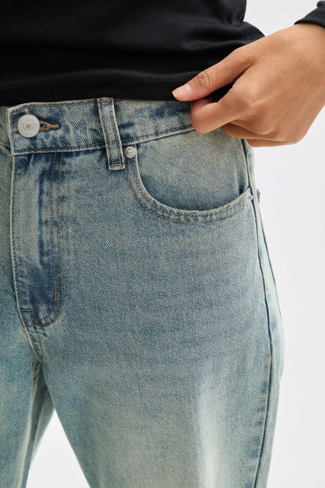 джинсы клеш из россии вид сбоку