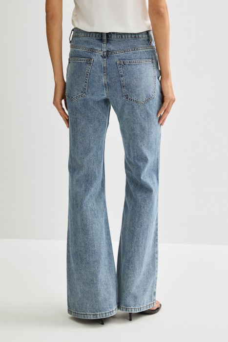 джинсы клеш по цене 3350 руб вид справа