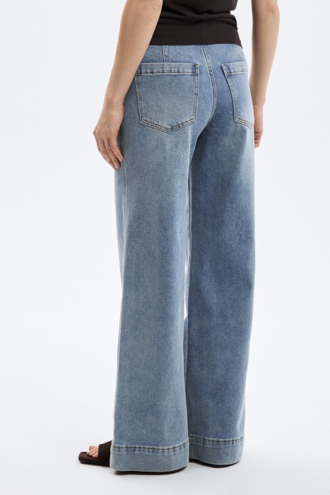 джинсы клеш по цене 3350 руб вид справа