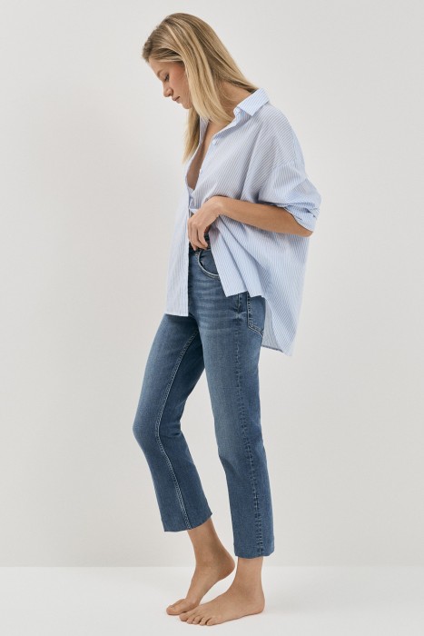 джинсы прямые укороченные  от бренда снежная королева вид слева