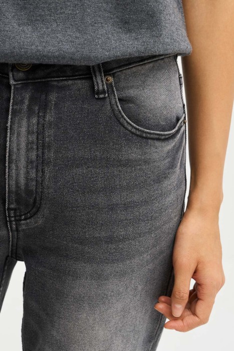 джинсы прямые укороченные  от бренда снежная королева вид слева