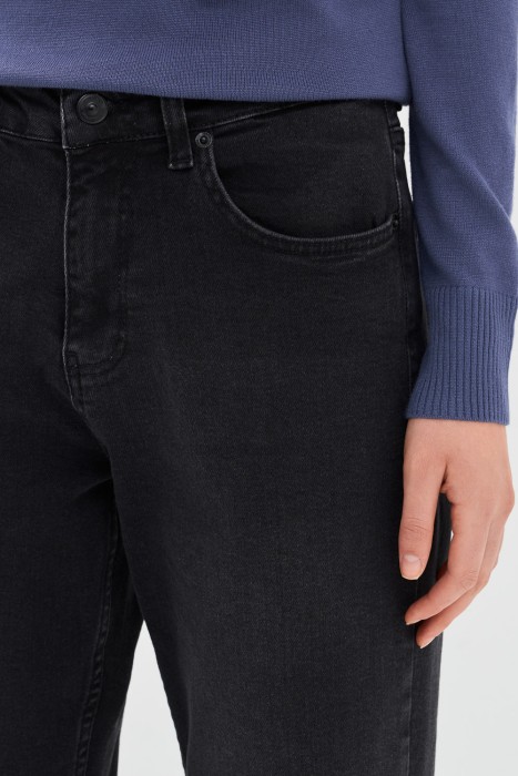 джинсы прямые укороченные  от бренда снежная королева вид слева