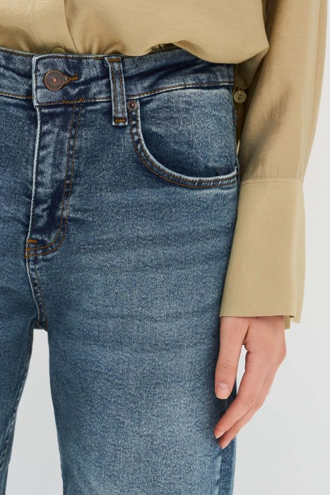 джинсы прямые укороченные  от бренда снежная королева вид слева