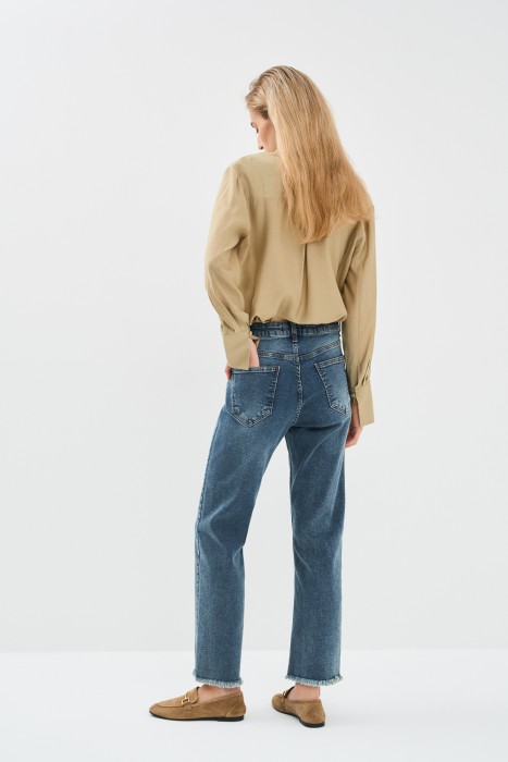 джинсы прямые укороченные  по цене 1980 руб вид справа