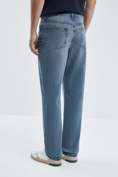 джинсы прямые по цене 1290 руб вид справа