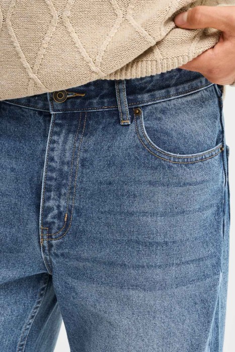 джинсы прямые из россии вид сбоку