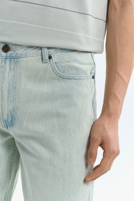 джинсы прямые от бренда снежная королева вид слева