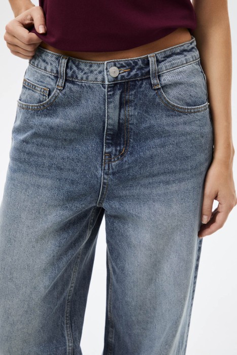 джинсы прямые от бренда снежная королева вид слева