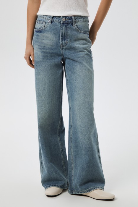 джинсы прямые от бренда снежная королева вид слева