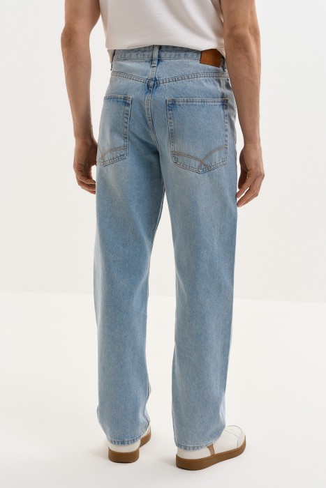 джинсы прямые по цене 3320 руб вид справа