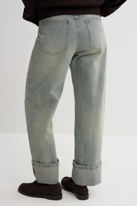 джинсы прямые по цене 3350 руб вид справа