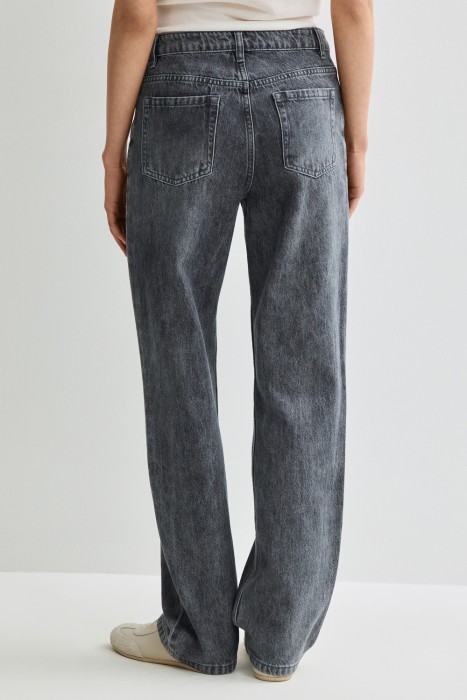 джинсы прямые по цене 3350 руб вид справа