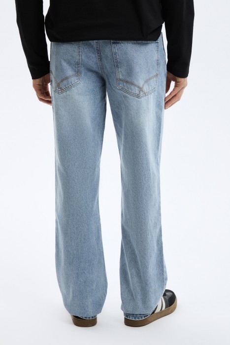 джинсы прямые по цене 3320 руб вид справа