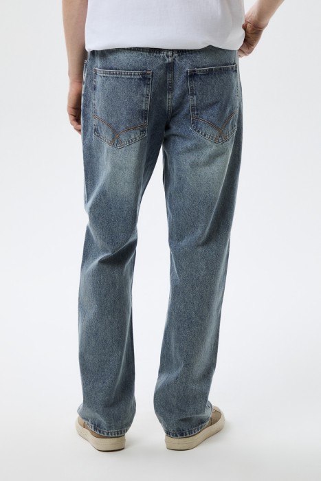 джинсы прямые по цене 3320 руб вид справа