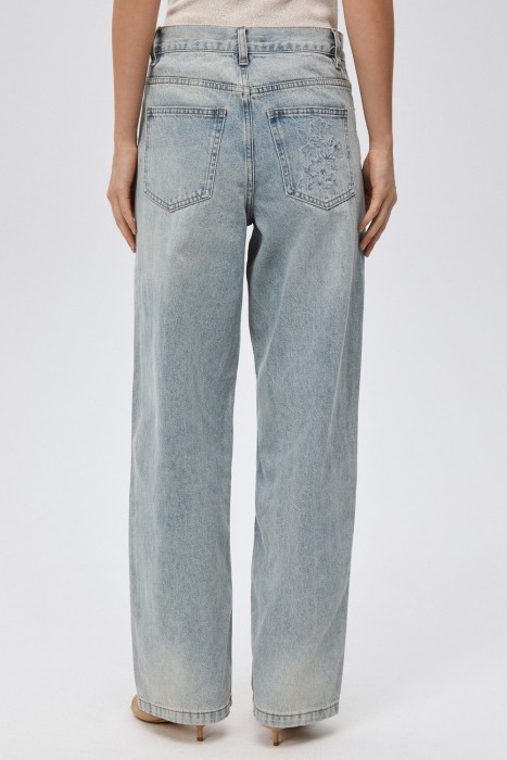 джинсы прямые по цене 3350 руб вид справа