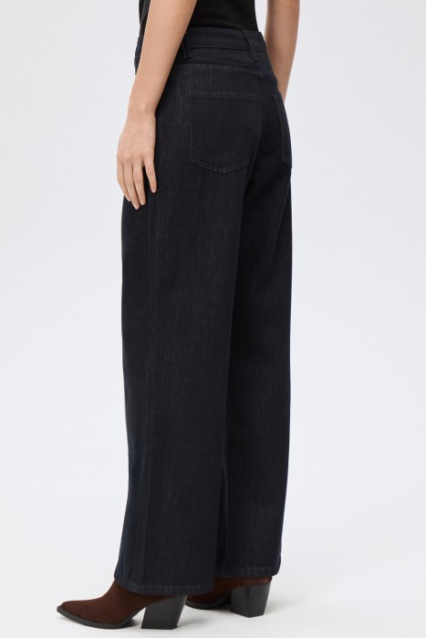 джинсы прямые по цене 3350 руб вид справа