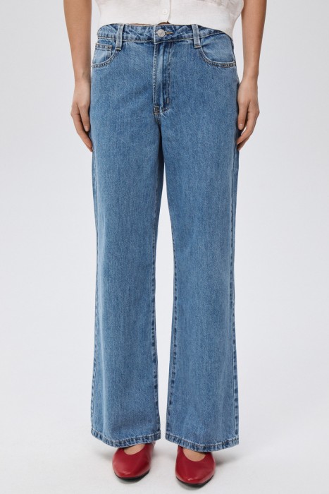 джинсы прямые от бренда снежная королева вид слева