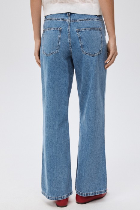 джинсы прямые по цене 3350 руб вид справа