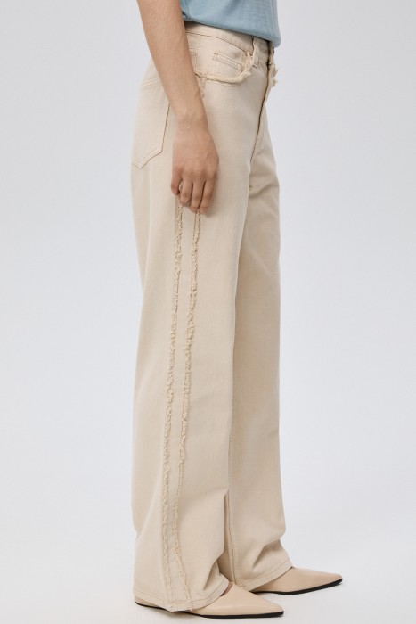 джинсы прямые по цене 3680 руб вид справа