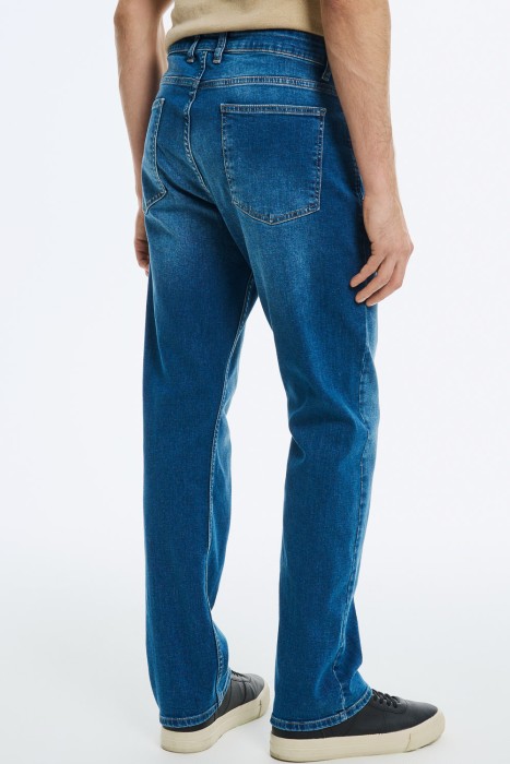 джинсы прямые по цене 1600 руб вид справа