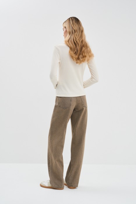 джинсы прямые по цене 2030 руб вид справа