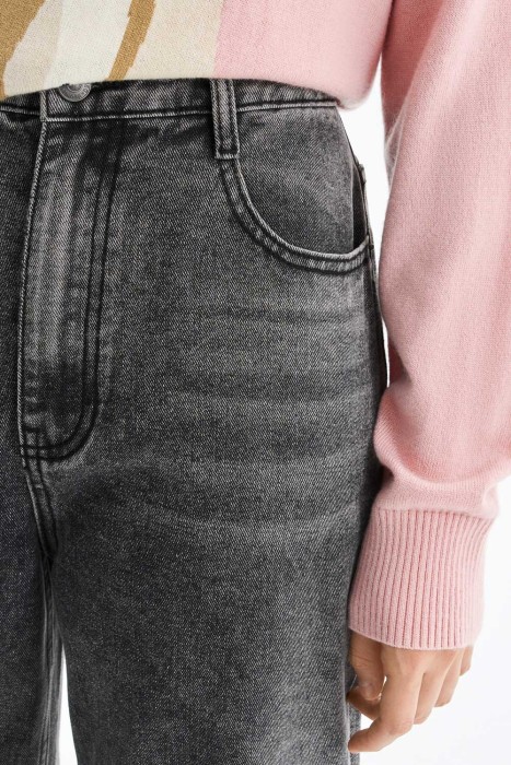 джинсы прямые из россии вид сбоку