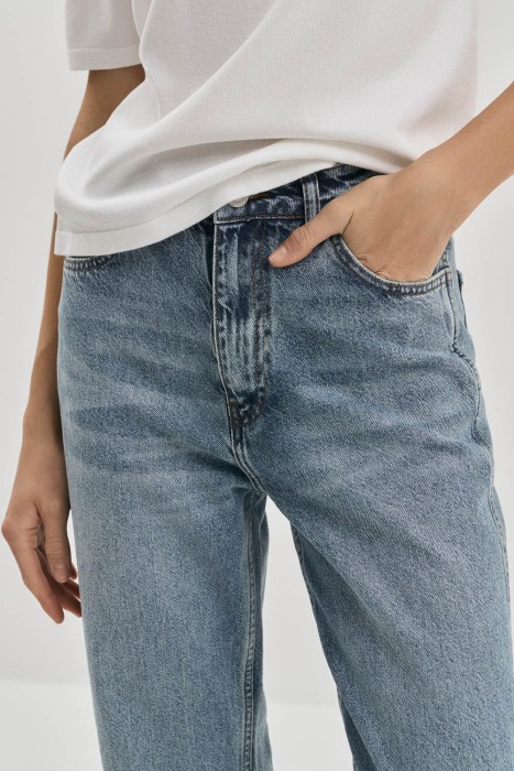 джинсы прямые по цене 1950 руб вид справа