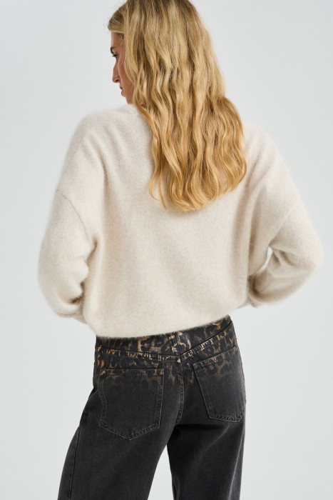 джинсы с анималистичным принтом из россии вид сбоку